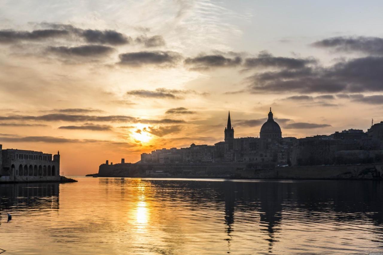 Deluxe Apartment With Valletta And Harbour Views Sliema Ngoại thất bức ảnh