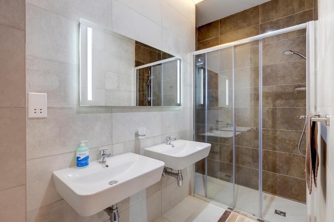 Deluxe Apartment With Valletta And Harbour Views Sliema Ngoại thất bức ảnh